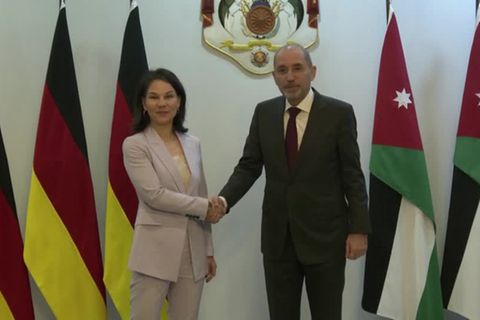 Video: Vermittlung im Nahen Osten: Baerbock legt Zwischenstopp in Jordanien ein
