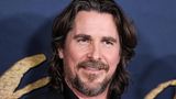 Christian Bale lächelt in die Kamera Christian Bale lächelt in die Kamera