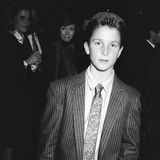 Ein Schwarz-Weiß-Foto von Christian Bale als Jugendlicher