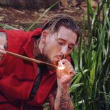 Wegen mehr als 80 begangener Regelverstöße wurde den Rauchern am Vortag ihre Zigarettenration gestrichen. Nun werden die einbehaltene Kippen freigegeben - und Mike Heiter darf endlich wieder qualmen. "Boaaaah, das kickt richtig!", freut sich der 31-Jährige.