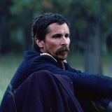 Christian Bale und Rosamund Pike in historischen Kostümen