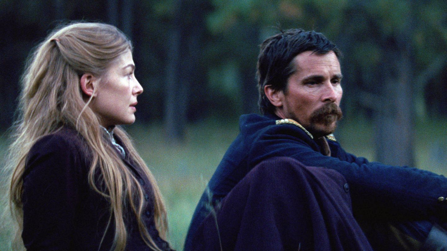 Christian Bale und Rosamund Pike in historischen Kostümen
