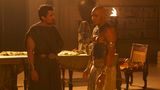 Christian Bale in einer Filmkulisse, die das alte Ägypten darstellt