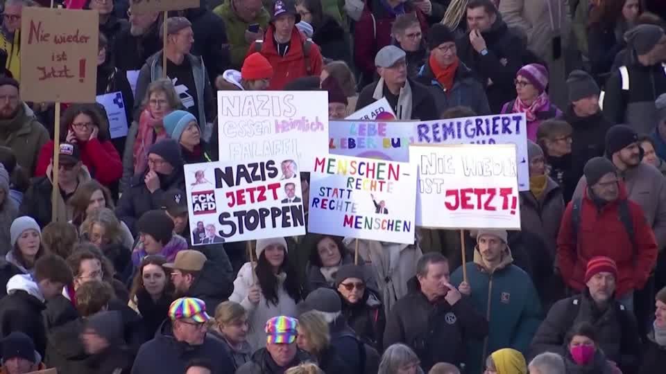 Video: Zehntausende AfD-Gegner demonstrieren in Düsseldorf