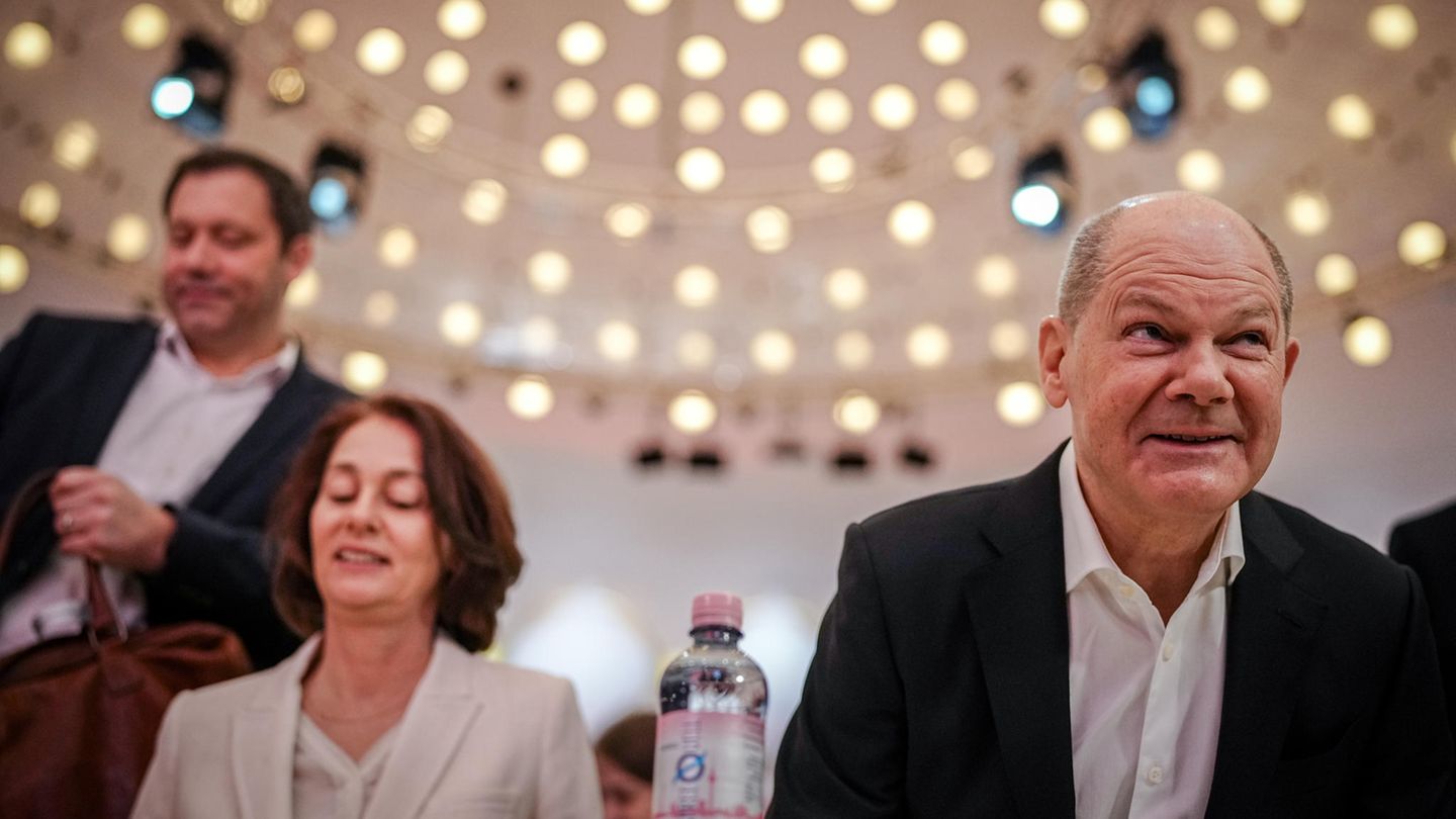 Bundeskanzler Olaf Scholz beim EU-Parteitag der SPD in Berlin