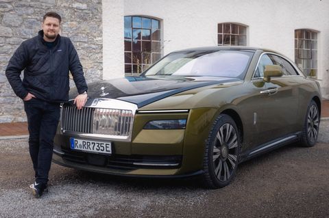Der Rolls-Royce Spectre in winterlicher Umgebung