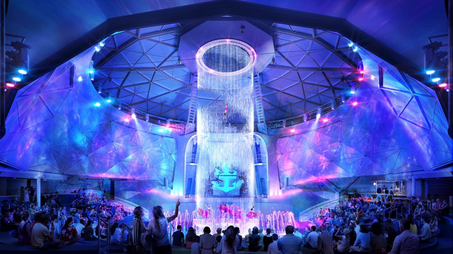 Die Icon of the Seas verfügt über einen Indoor-Wasserfall