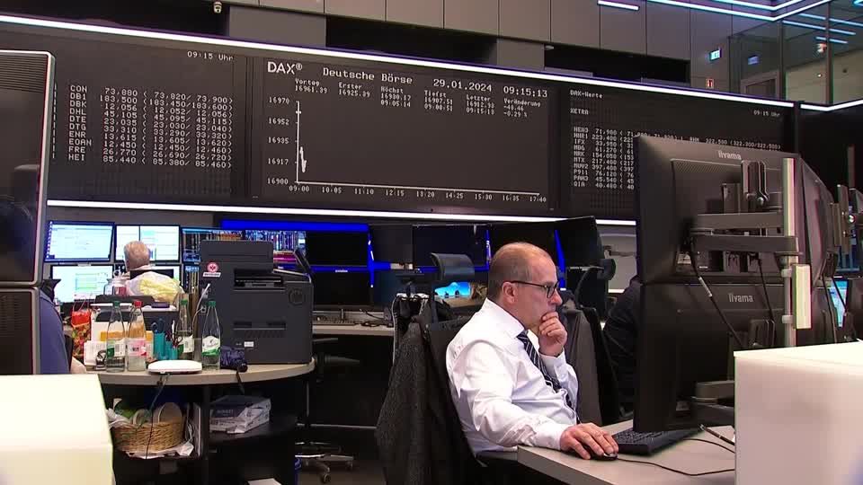 Video: Dax zum Wochenstart - Bayer-Kurseinbruch drückt und Evergrande-Abwicklung droht