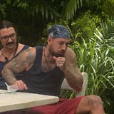 Mike will gleich zwei Kugeln Eis, doch das wird ihm zu viel: Er scheitert an  "Speidelbeer"-Eis aus tausendjährigem Ei und einer Kugel "Apri-Kotze"-Eis aus fermentierten Pflaumen und Bohnen