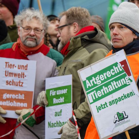 Landwirte und Klimaaktivisten demonstrieren im Bündnis "Wir haben es satt!" zur Grünen Woche in Berlin
