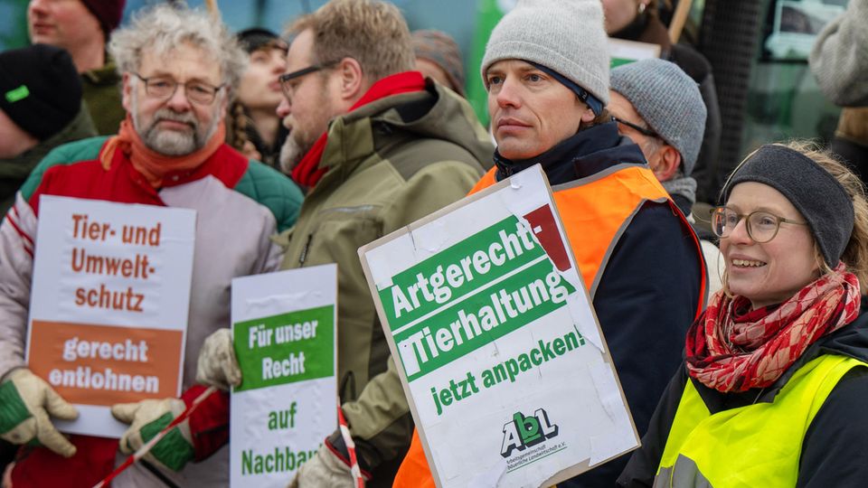 Landwirte und Klimaaktivisten demonstrieren im Bündnis "Wir haben es satt!" zur Grünen Woche in Berlin