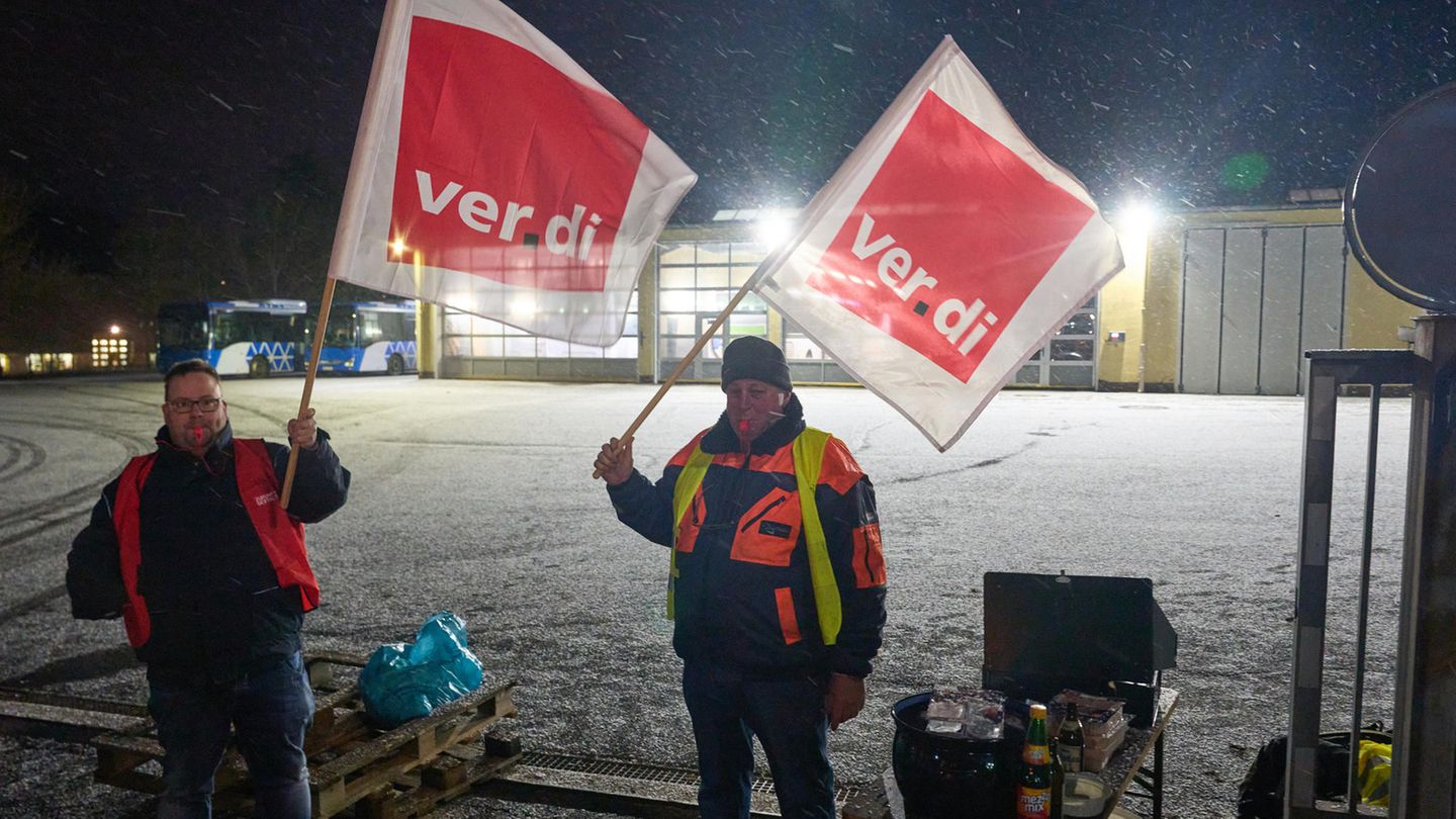 Warnstreik Im ÖPNV: Verdi Ruft Mitglieder Zur Arbeitsniederlegung Auf ...