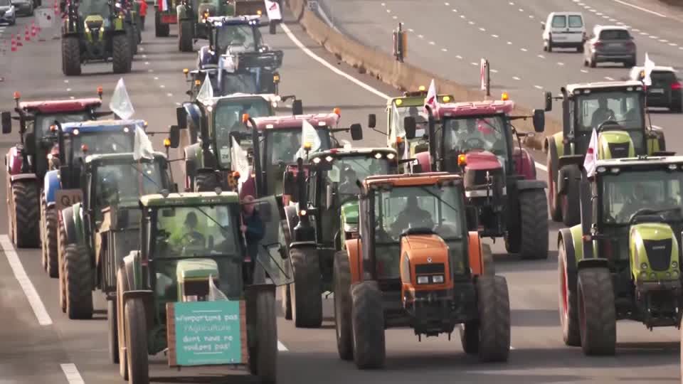 Video: Die Wut der Landwirte - Autobahn-Blockaden in Frankreich