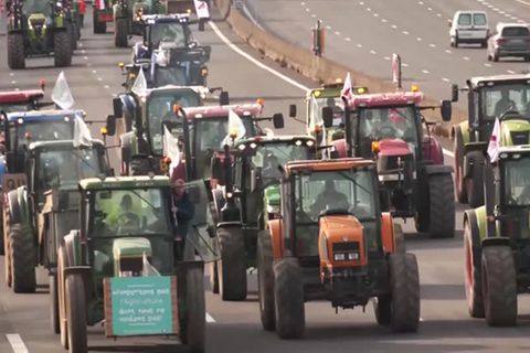 Video: Die Wut der Landwirte - Autobahn-Blockaden in Frankreich