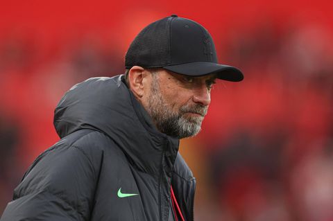 Jürgen Klopp am Spielfeldrand: Ein Mann mit Jacke, Kappe und Bart