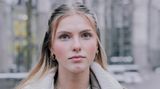 Lilly Rose Braesch, 19 Jahre: "Karstadt, naja, ich bin hier immer auf die Toilette gegangen, das war praktisch. Aber ich bestelle eigentlich nur im Internet. Hier in der Innenstadt gibt es meistens nicht die Sachen, die ich schön finde. Und bei Karstadt erst recht nicht." 
