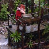 Die beiden umarmen sich lang und Lucy gibt Tim mit auf den Weg: "Du lässt so viele Leute, total unbedeutende, zu nah an dich ran, so dass du diese Zweifel an dir hast. Jetzt, nach dieser Zeit hier, wirst du das noch besser trennen können. Die Menschen, die uns begleiten, sind der Schlüssel zu unserer Entwicklung."