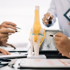 Knieendoprothetik: Das sind ausgezeichnete Ärzte 2024