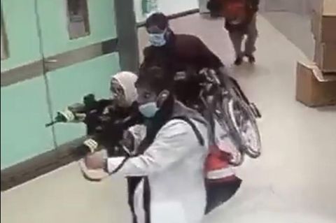 Getarnt als Frauen und Ärzte: Der Auszug aus dem Video zeigt die israelischen Einsatzkräfte