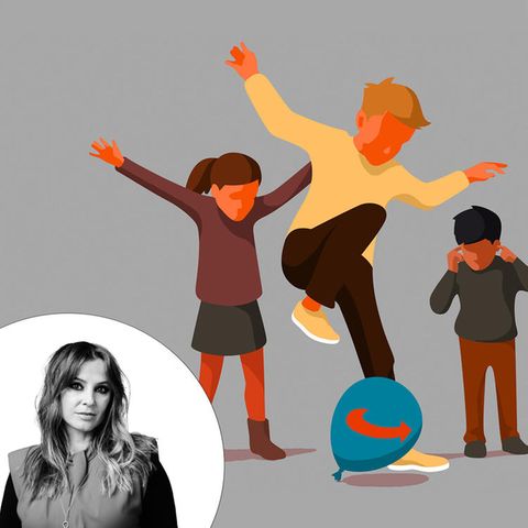 Eine Illustration auf der bunte Kinder mit einem Luftballon spielen, der Hintergrund ist grau.