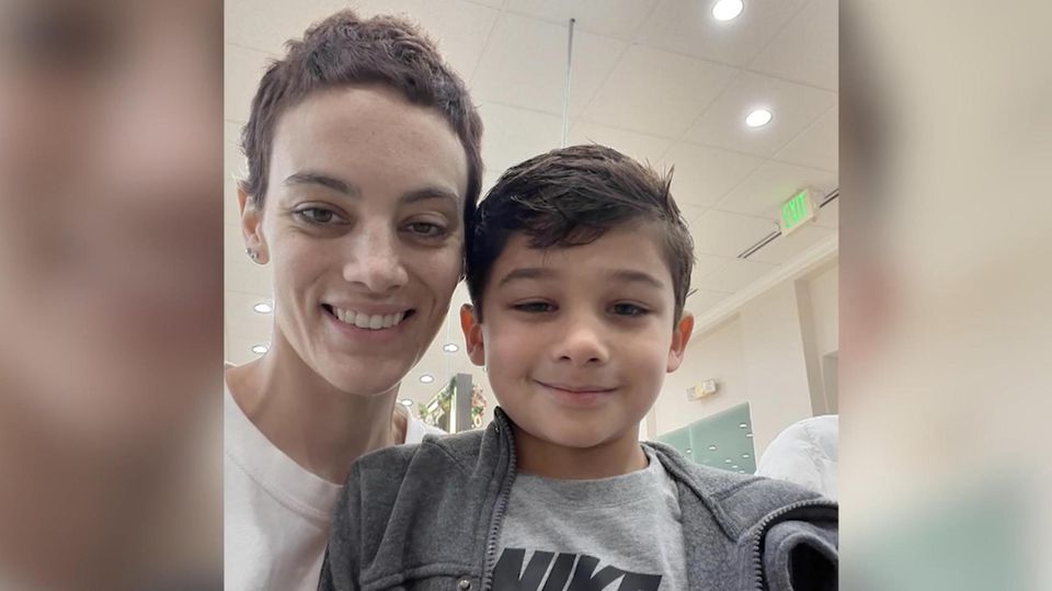 Kurz vor ihrem Tod stürmt sie die Chart-Spitze – mit einem letzten Song für ihren Sohn Cat Janice ist 31 Jahre alt, Mutter und todkrank. Sie leidet an einem bösartigen Gehirntumor und wollte noch so gerne bei ihrem siebenjährigen Sohn bleiben, doch die Ärzte geben ihr nur noch wenig Zeit.