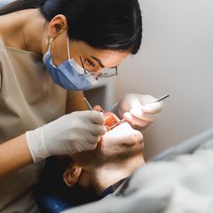 Das sind ausgezeichnete Ärzte im Bereich Implantologie 