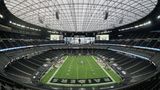 Das Allegiant Stadium in voller Pracht: 65.000 Zuschauer fasst die Arena bei NFL-Spielen, die Kapazität kann aber auf 72.000 erweitert werden. Die Dachkonstruktion besteht aus Ethylen-Tetrafluorethylen-Copolymer, einem extrem leichten und lichtdurchlässigen Material, das auch für die Außenfassade der Allianz-Arena in München verwendet wurde.