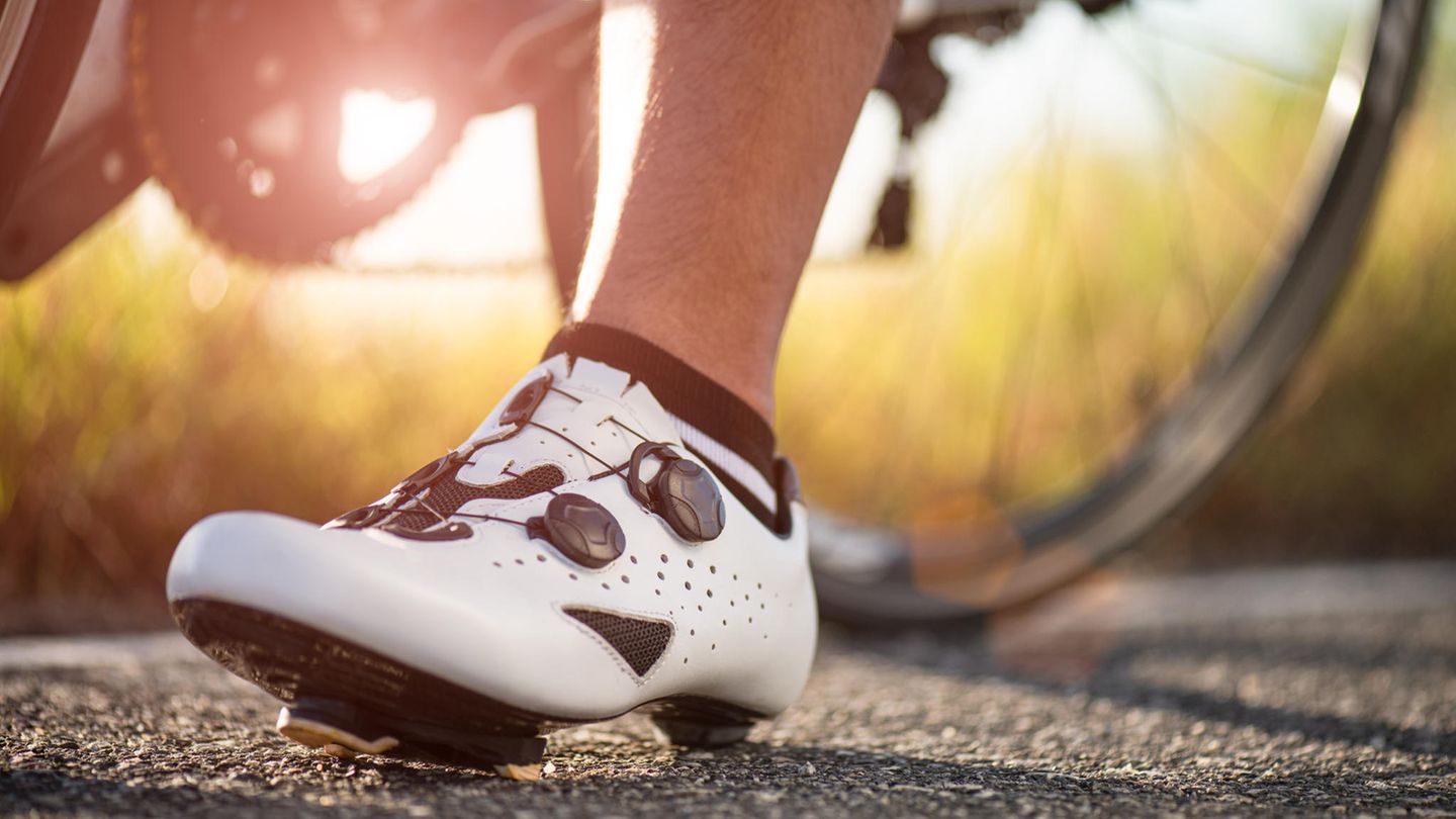 Buy racing bike shoes: The 5 most important questions & answers