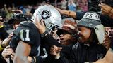 Viel zu feiern gab es für die Raiders und ihre Anhänger in den vergangenen Jahren nicht: Nur zwei Mal stand das Team in den vergangenen 20 Jahren in den Playoffs, scheiterte jeweils in der ersten Runde. Ein Playoffspiel hat es im Allegiant Stadium noch nie gegeben – der jetzige Super Bowl ist eine Premiere.