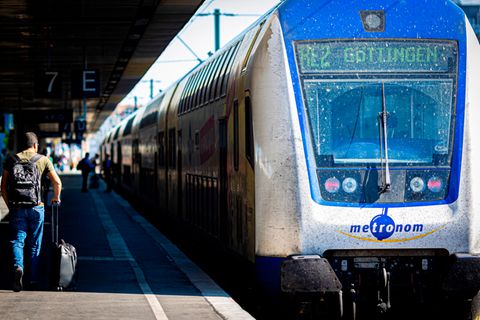 Niedersachsen: Ein Metronom steht im Hauptbahnhof Hannover.