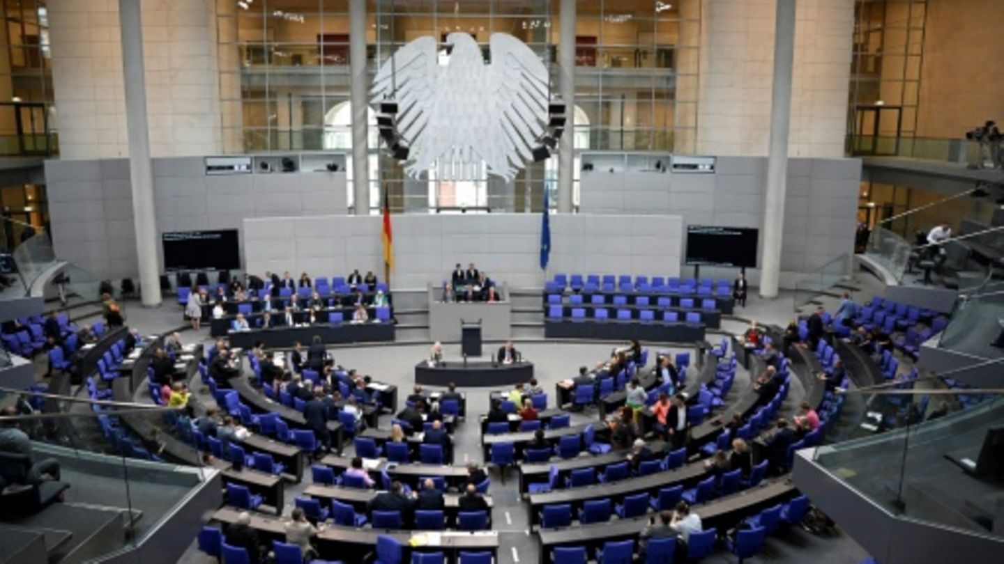 Bundestag berät in Haushaltsdebatte über Wirtschaft und Soziales