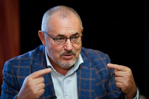 Boris Nadeschdin während eines Interviews. Er gilt als Kriegsgegner – ist aber auch Teil des Systems