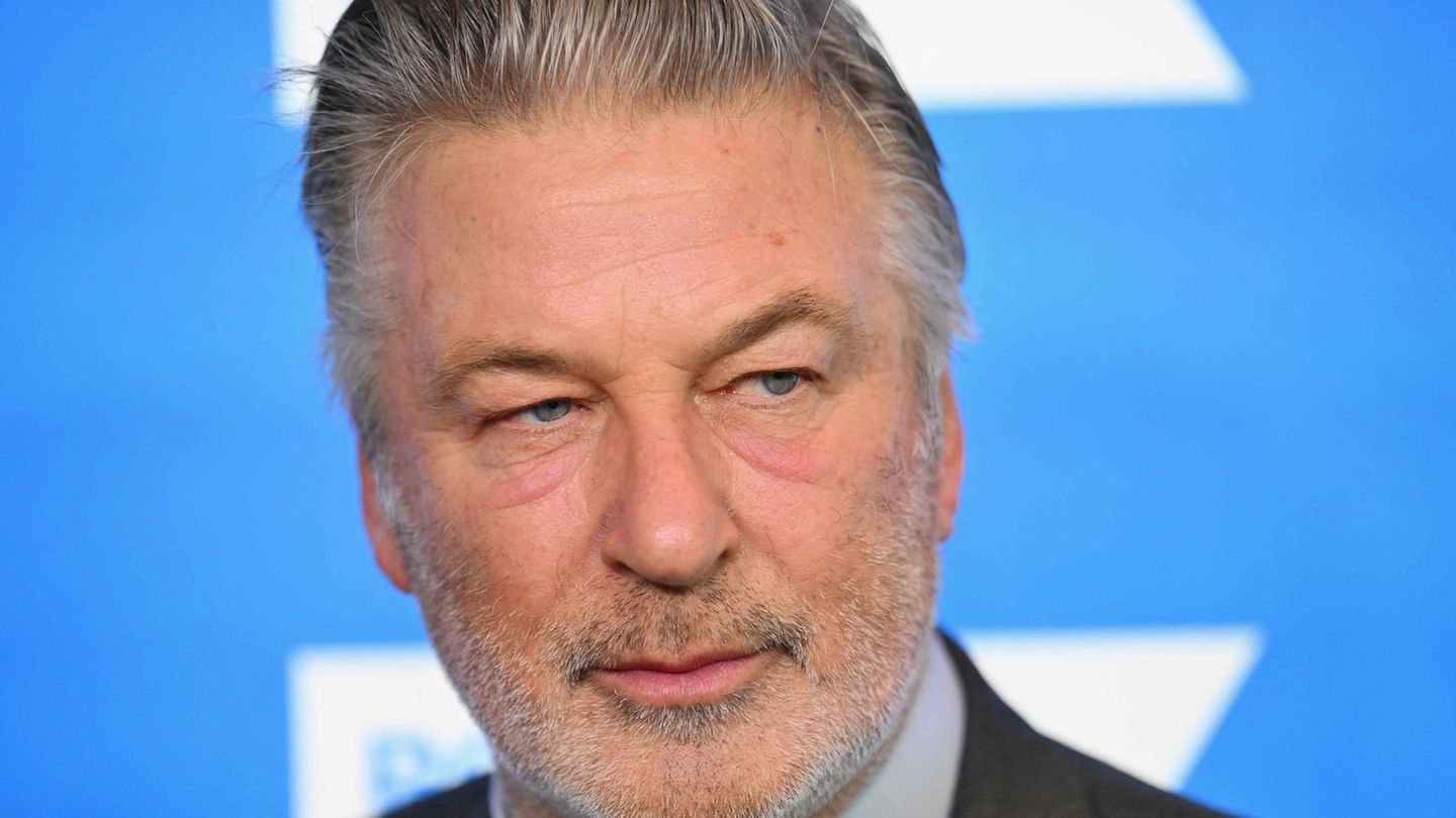 Alec Baldwin has to stand trial for fatally shooting himself on set
