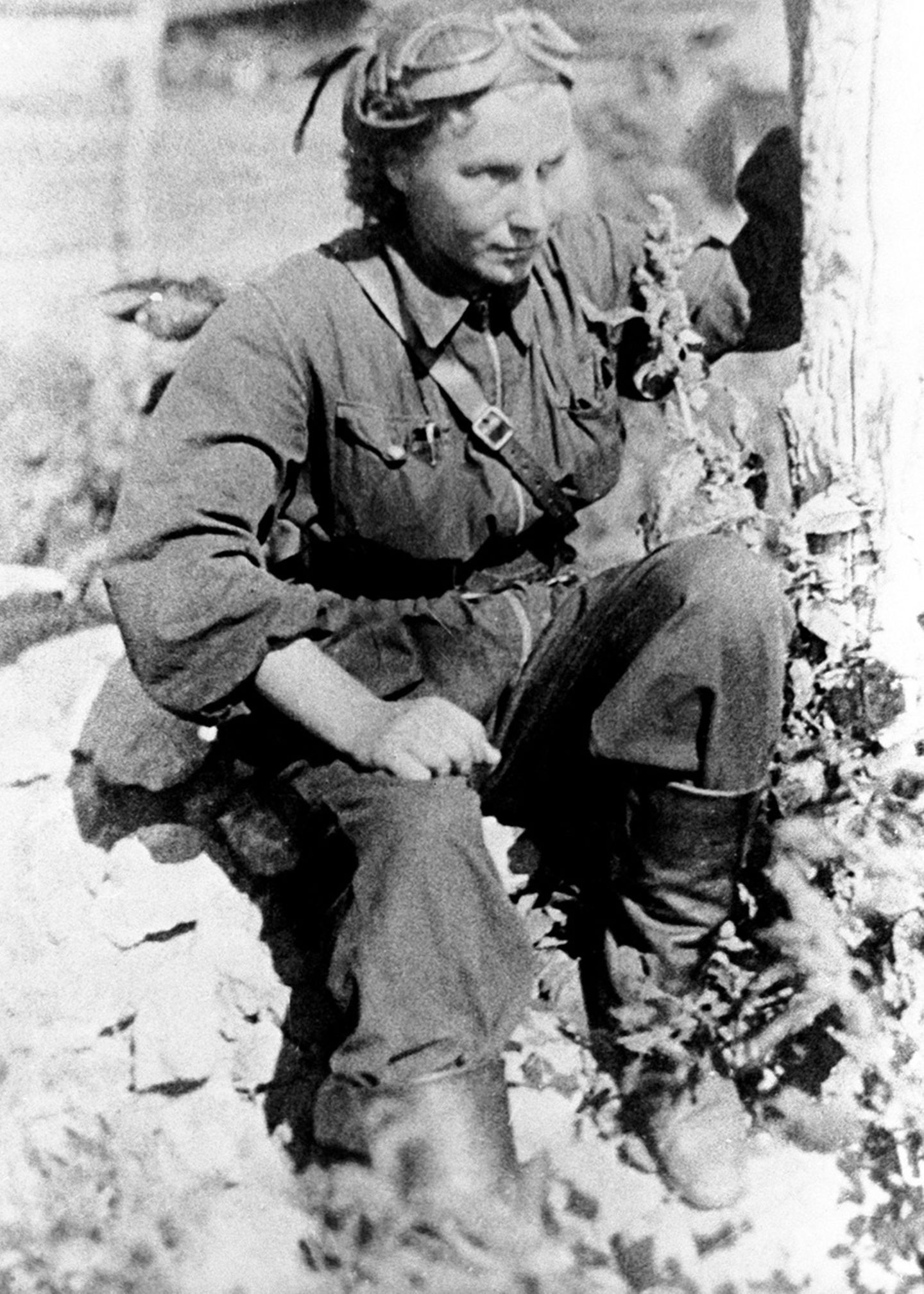 Lydia Litvyak  war für Extravaganzen bekannt. Nach einem erfolgreichen Einsatz führte sie aus Freude verbotene Kunststücke über dem Flugfeld vor.