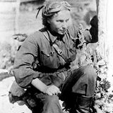 Lydia Litvyak  war für Extravaganzen bekannt. Nach einem erfolgreichen Einsatz führte sie aus Freude verbotene Kunststücke über dem Flugfeld vor.