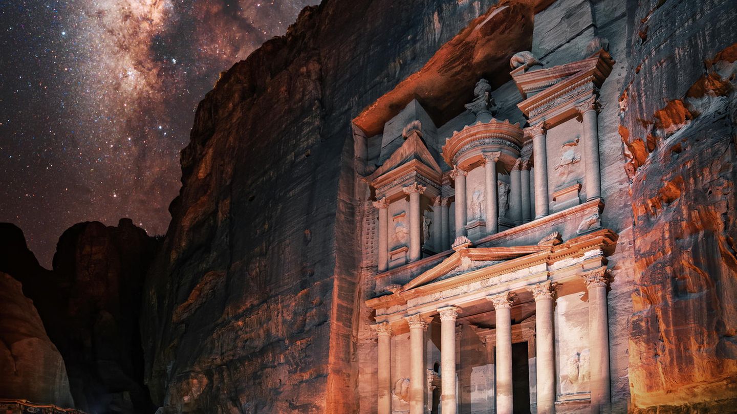 Sternenhimmel über Petra in Jordanien