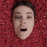 Die rote Königin  Antonia Scott ist mit einem IQ von 242 die schlauste Person der Welt und wurde deswegen zur "Roten Königin" ernannt, zum Kopf eines geheimen, europaweiten Polizei-Projektes. Als der Sohn eines reichen und mächtigen Bankiers tot aufgefunden und die Erbin des reichsten Mannes von Spanien entführt wird, kann nur sie den Fall lösen. Dafür tut sie sich mit dem Polizist Jon Gutiérrez zusammen. Die spanische Thrillerserie beruht auf den Thriller-Romanen der roten-Königin-Reihe von Juan Gómez-Jurado.  "Die rote Königin" erscheint am 29. Februar auf Amazon Prime Video.   Weitere Highlights in Woche 4:  22. Februar: "Meet Joe Black"  23. Februar: "Jenny Slate: Seasoned Professional"  23. Februar: "Soltos em Floripa" (Staffel 4)  23. Februar: "The Second Best Hospital in The Galaxy" (Staffel 1)  24. Februar: Split"  25. Februar: "Meet Cute"  25. Februar: "Shameless" (Staffel 1 bis 11)  27. Februar: "Immenhof – Das große Versprechen"  27. Februar: "Last Looks"  28. Februar: "Control"  28. Februar: "The Nun"  28. Februar: "Blinded by the Light"