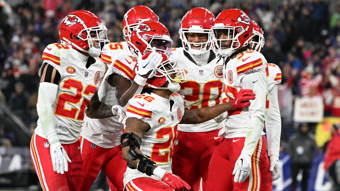 Lange Serie  Bereits im zehnten Jahr in Serie stehen die Kansas City Chiefs in den Playoffs. Kein anderes Team der Liga hat eine ähnlich lange Serie. Es ist aber nicht die längste in der Geschichte der NFL: Den Rekord halten die New England Patriots, die zwischen 2009 und 2019 elf Jahre in Folge die Endrunde erreichten.