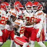 Lange Serie  Bereits im zehnten Jahr in Serie stehen die Kansas City Chiefs in den Playoffs. Kein anderes Team der Liga hat eine ähnlich lange Serie. Es ist aber nicht die längste in der Geschichte der NFL: Den Rekord halten die New England Patriots, die zwischen 2009 und 2019 elf Jahre in Folge die Endrunde erreichten.