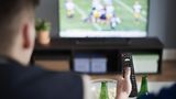 Teure Pause  Kaum vorstellbar: Beim ersten Super Bowl 1967 kostete eine 30-sekündige Werbung 42.500 Dollar. Für den Preis würde man heutzutage nicht mal eine Sekunde Werbezeit bei einer Unterbrechung bekommen. 2025 verlangt Fox als übertragender Sender acht Millionen Dollar für einen 30-sekündigen Spot – und alle Werbeplätze wurden verkauft.