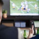 Teure Pause  Kaum vorstellbar: Beim ersten Super Bowl 1967 kostete eine 30-sekündige Werbung 42.500 Dollar. Für den Preis würde man heutzutage nicht mal eine Sekunde Werbezeit bei einer Unterbrechung bekommen. 2025 verlangt Fox als übertragender Sender acht Millionen Dollar für einen 30-sekündigen Spot – und alle Werbeplätze wurden verkauft.