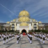 Auch eine Militärkapelle tritt bei der Begrüßungszeremonie auf