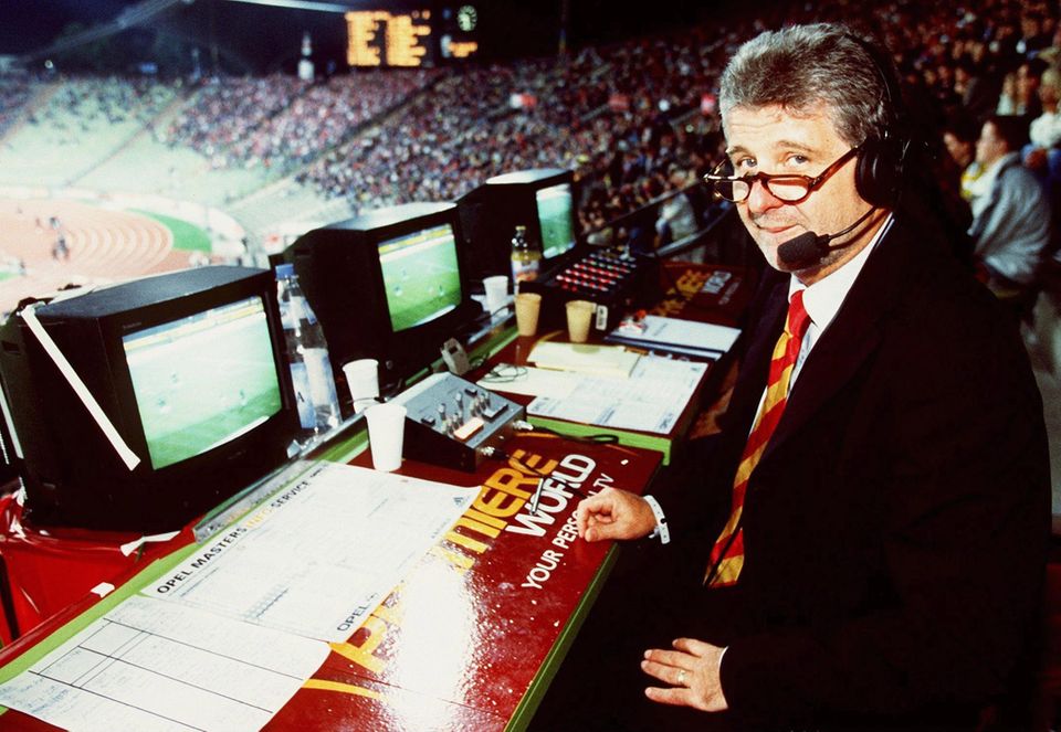 Moving speech in the Bundestag: Moderator Marcel Reif at the Premiere World Sport “Kick-Studio” in Munich in August 2000 Presenter Marcel Reif at the Premiere World Sport “Kick-Studio” in Munich in August 2000