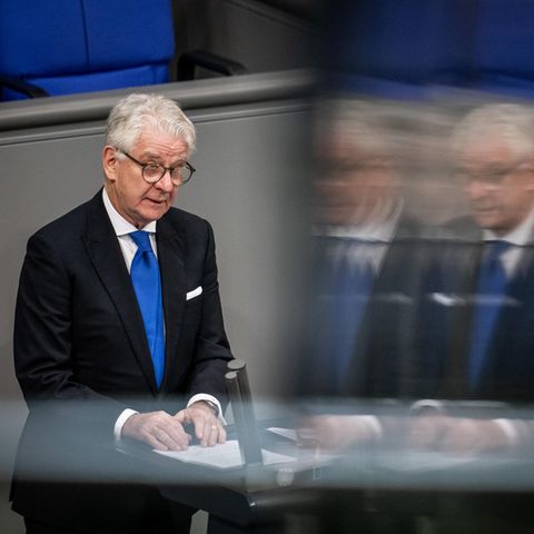 Marcel Reif, Sportmoderator, spricht für die sogenannte zweite Holocaust-Generation,