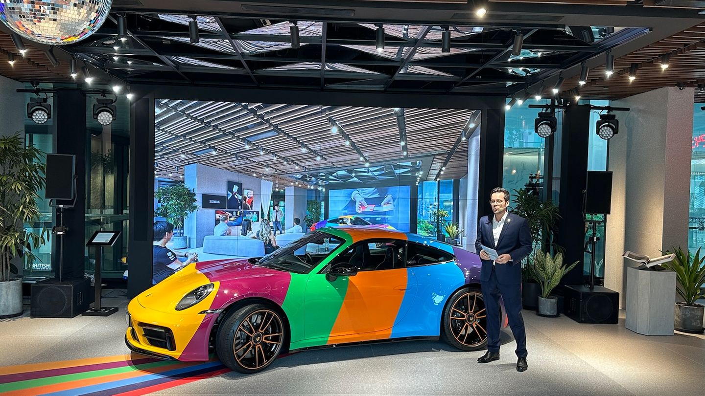 Andre Brand im neuen Porsche Studio