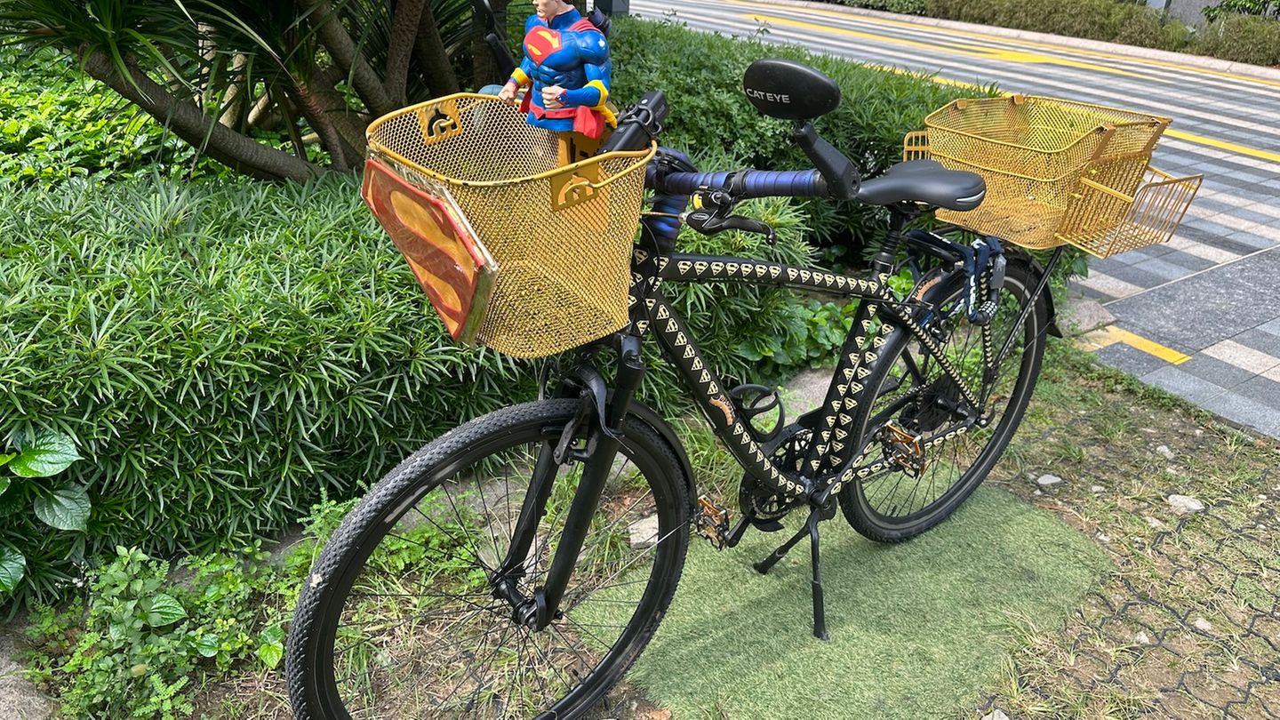 Manche sind trotz der schwülen Temperaturen mit dem Rad unterwegs