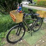 Manche sind trotz der schwülen Temperaturen mit dem Rad unterwegs