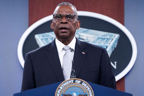 Lloyd Austin, Verteidigungsminister der USA, spricht bei einer Pressekonferenz im Pentagon.