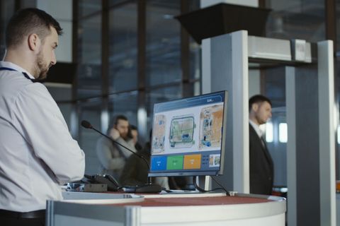 Das Flughafen-Sicherheitspersonal fordert bessere Bezahlung