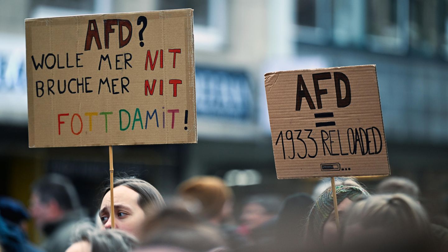 Politbarometer: AfD Erleidet Deutliche Verluste – Auch Durch Demos ...